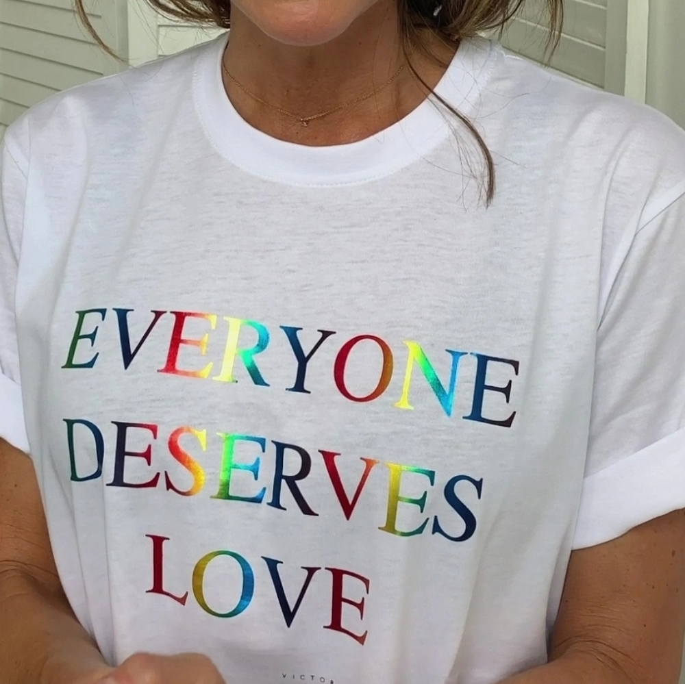 Everyone Deserves Love Rainbow Tee Cropped White Graphic T-Shirt Size M